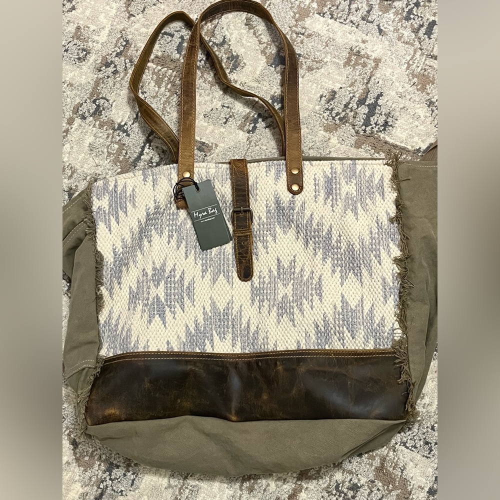 Myra Weekender